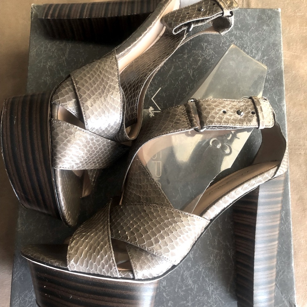 65% OFF!! NIB $200 Via Spiga Leather Platform Heels - 8